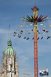 Star Flyer 48 auf demOktoberfest - auch 2011 wieder an gewohntem Platz (&copy;Foto. Martin Schmitz)